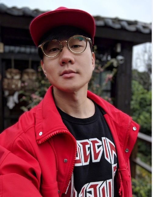 林俊杰在古镇与家人团聚,但他的母亲却吸引了