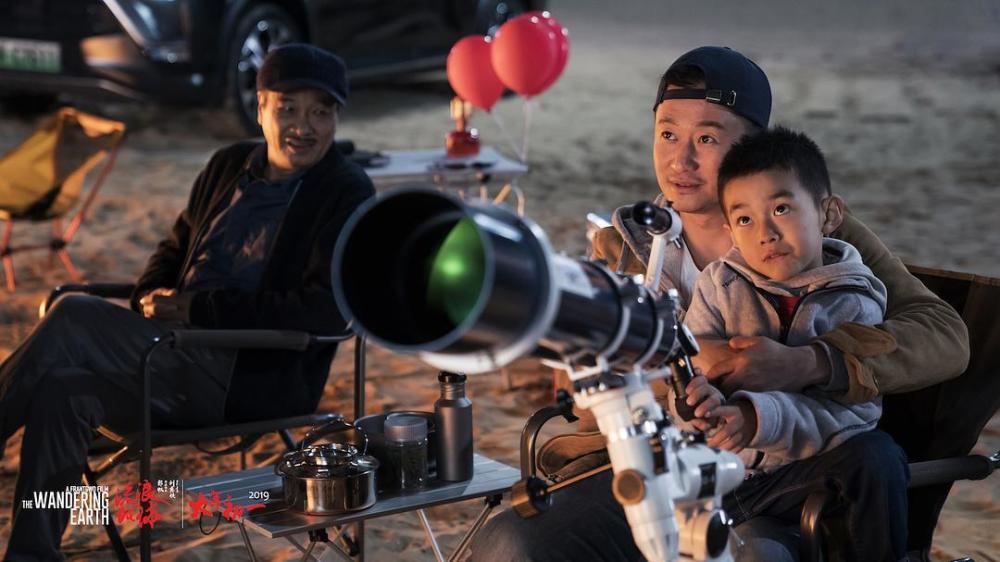 流浪地球票房预测45亿!评分到达9.4,吴京第二