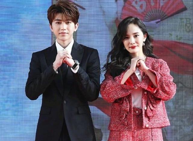 北京卫视春晚炒作杨幂很久,她穿华服却不唱歌