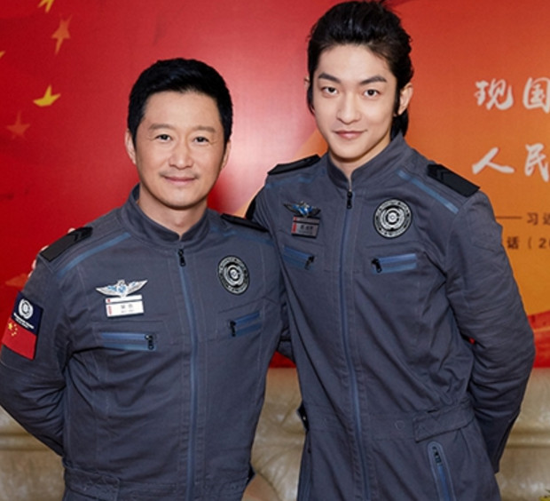 流浪地球背后逗:演员拍戏要穿纸尿裤,吴京客串