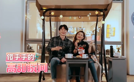 任家萱张轩睿甜蜜互动，程莉莎的脸却笑僵了，难道又打针了吗?