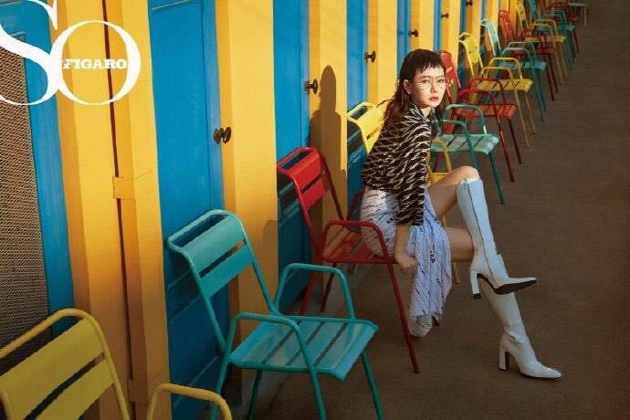 戚薇李承铉登杂志封面,顶着狗啃刘海拍大片,果