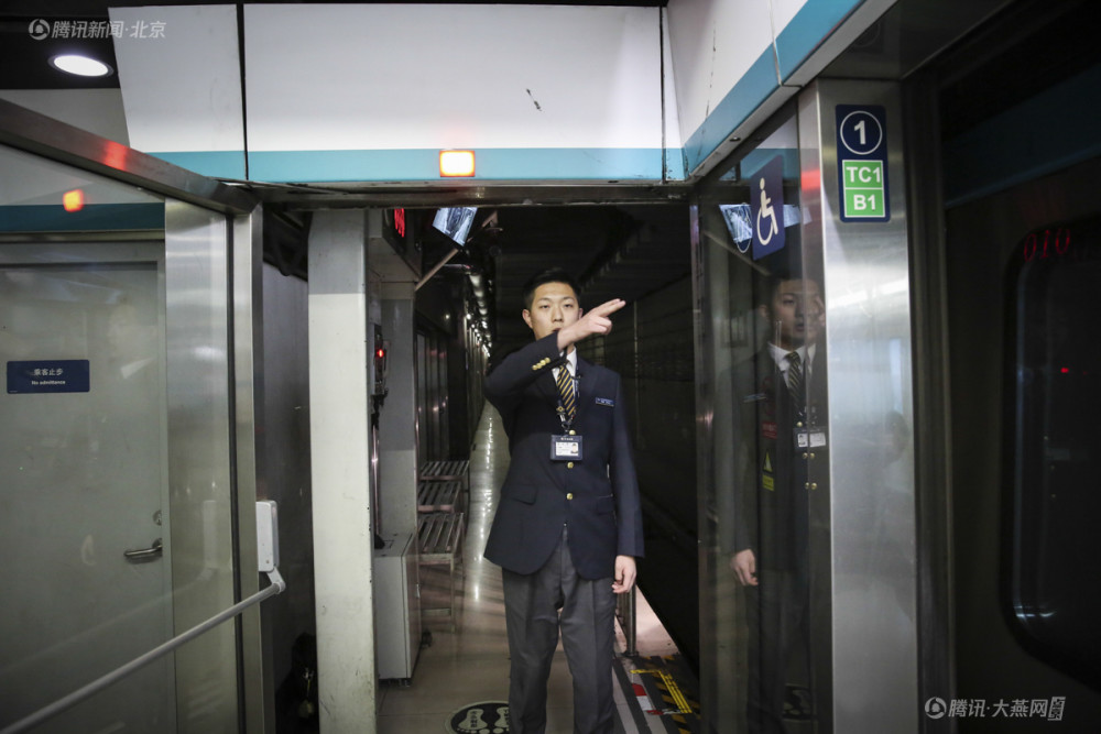 探访京港地铁末班司机:过年不能休息,返京高峰工作到凌晨两点