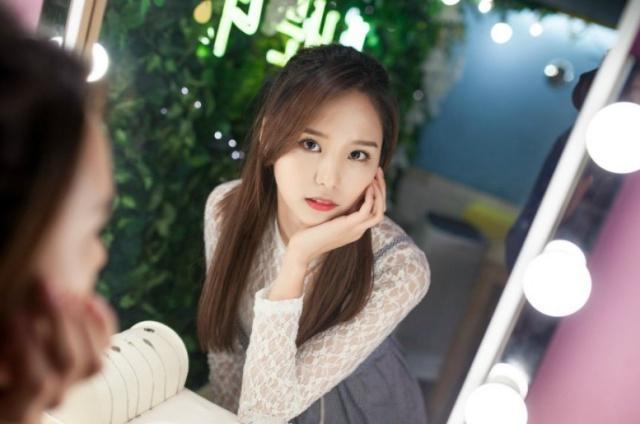 8月25日,金俞敏与toppdogg队长p-goon闪婚,两人举办了婚礼.