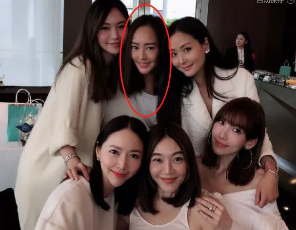 喏,后来的小团体合影,蔡依伦和关颖又同框了,依然没有侯佩岑.