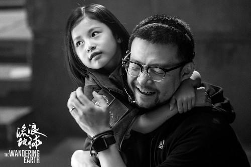 《流浪地球》投资3亿，一件衣服45万，但演员片酬不到百万