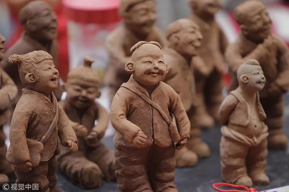 谷雨丨残酷庙会江湖:有人7天挣1年钱 有人受苦