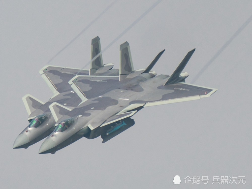 f35被鸭翼战机击败,机动性完全处于下风,对抗歼20毫无