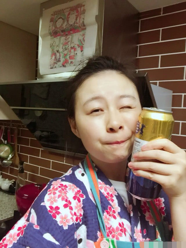 主持人周瑾小腹隆起疑似怀孕?网友纷纷留言送