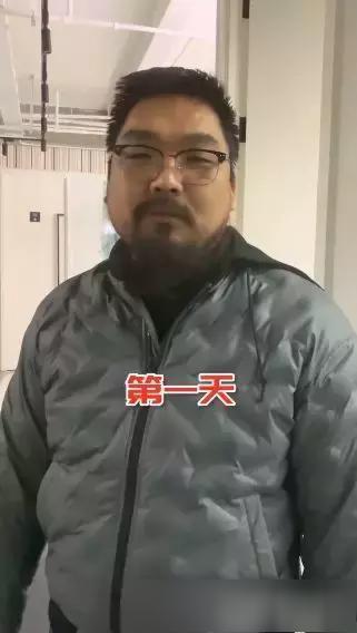 《流浪地球》制片人厉害了!跟张杰是同一届快