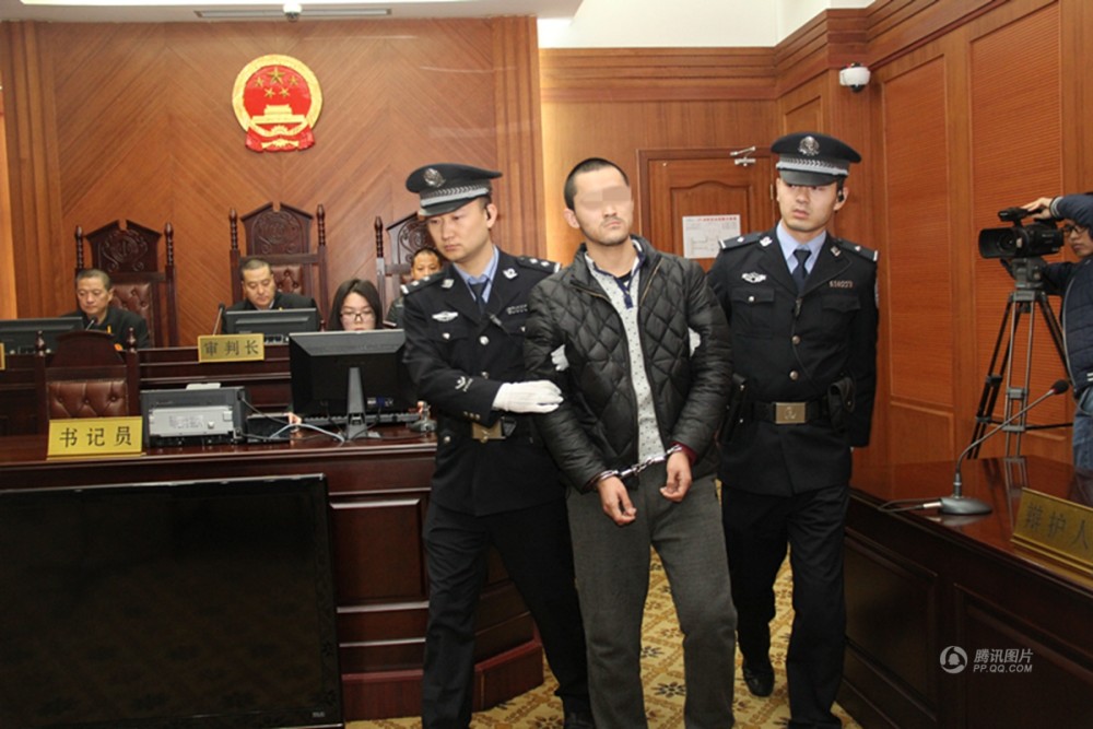 男子开车故意撞死人 被判后腿软【图】