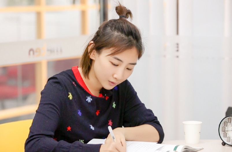 继何雯娜后,又一嘉宾退出《我家那闺女》,新来