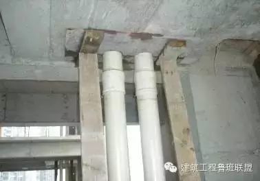 上下采用铁丝作垂直吊线upvc排水管道施工工艺流程图文解析:上下吊线