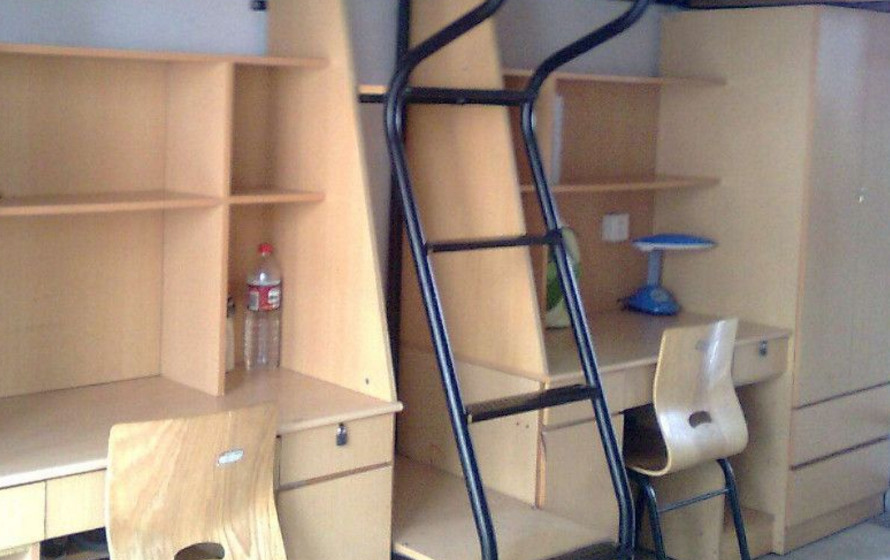 高校宿舍熄灯聊天时,有几个话题最常提起,网友