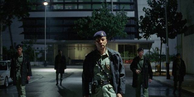 巨幕硬汉形象的任达华,在电影中常常以硬汉和警察的形象出现,我们