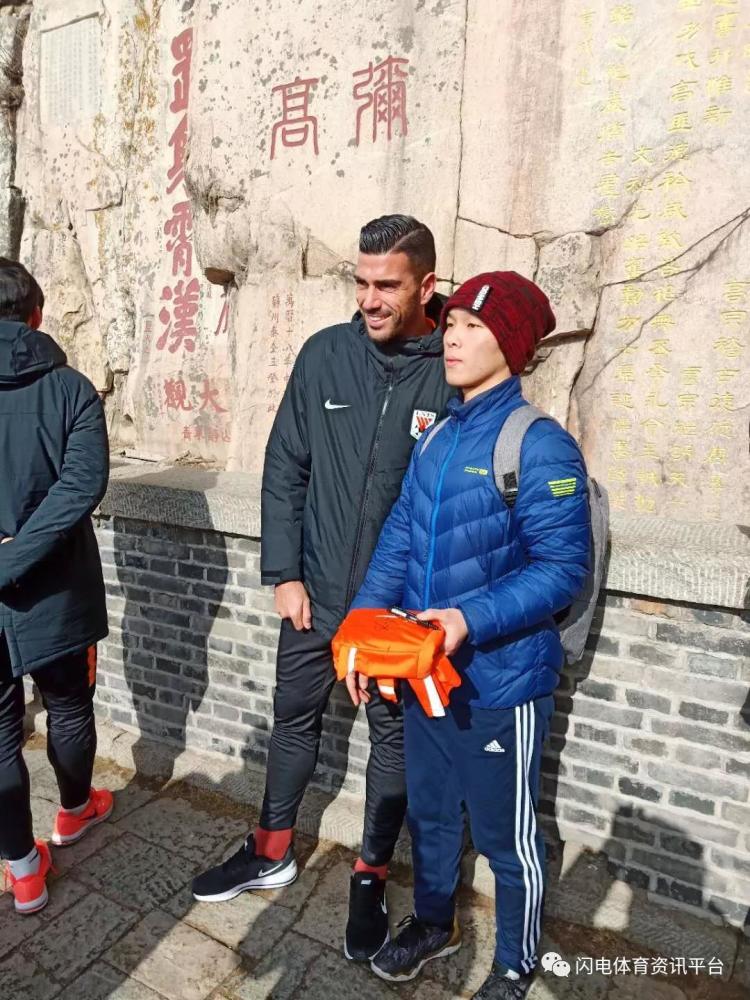 德尔加多随鲁能登泰山正办归化手续 费莱尼将