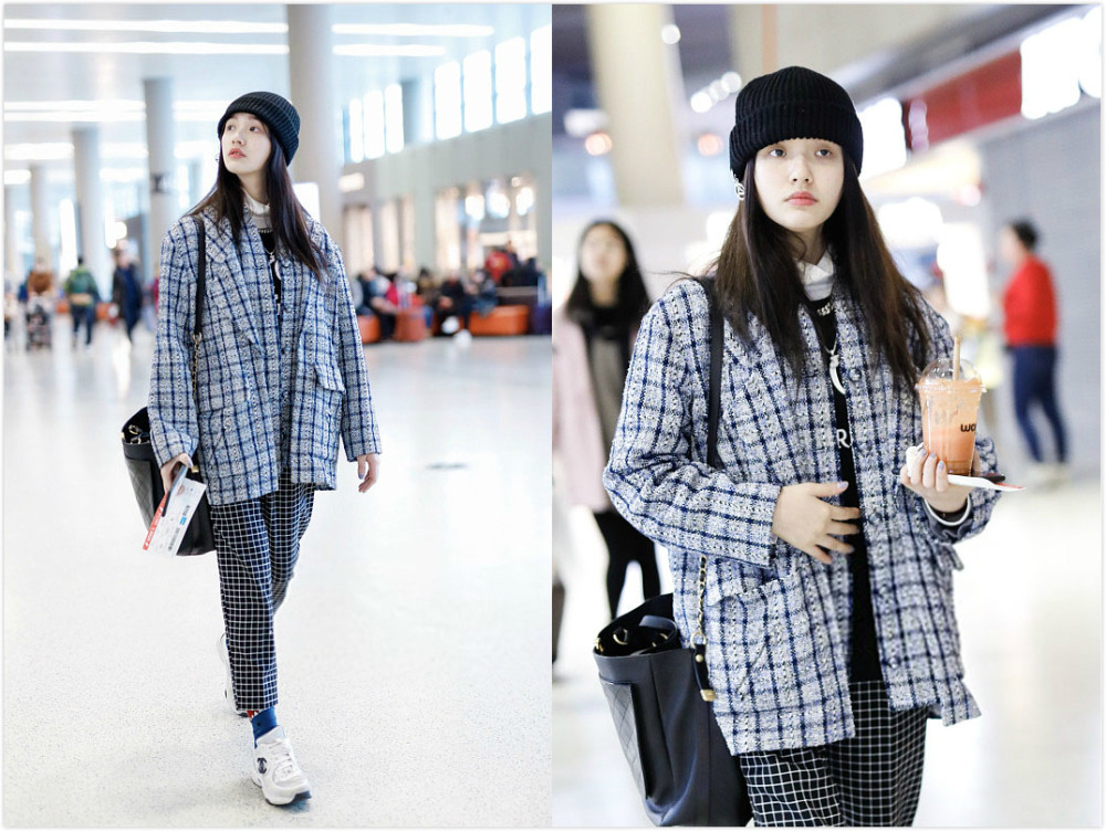 姚晨素颜穿皮裤,大腿粗壮,而素颜的林允依旧是