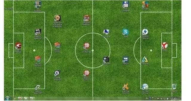 程序员的桌面是什么样的？美工：那...不是我的桌面吗？