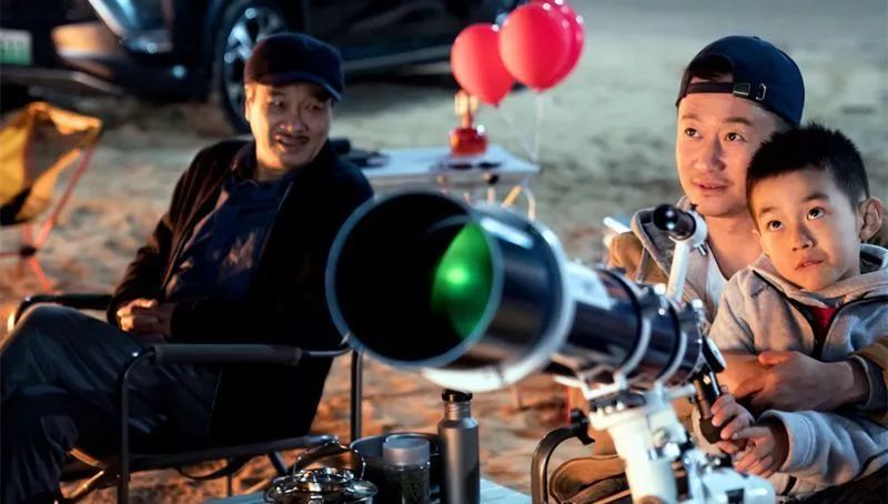 《流浪地球》迫使父母思考4个问题,尤其是父亲