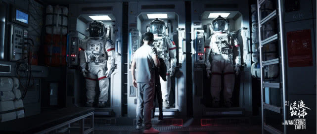 《流浪地球》跻身中国电影票房榜前十,外片仅