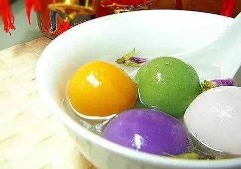 元宵节煮汤圆时,别再水开直接下锅,多加一步,个