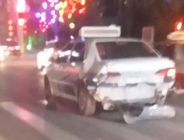 调兵山出租车被追尾乘客受伤 肇事司机