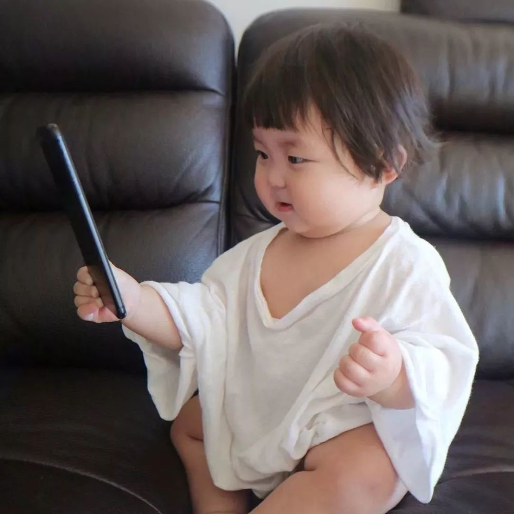 萌翻了!这些爆红 ins 的萌娃,就是来骗我生孩子的吧