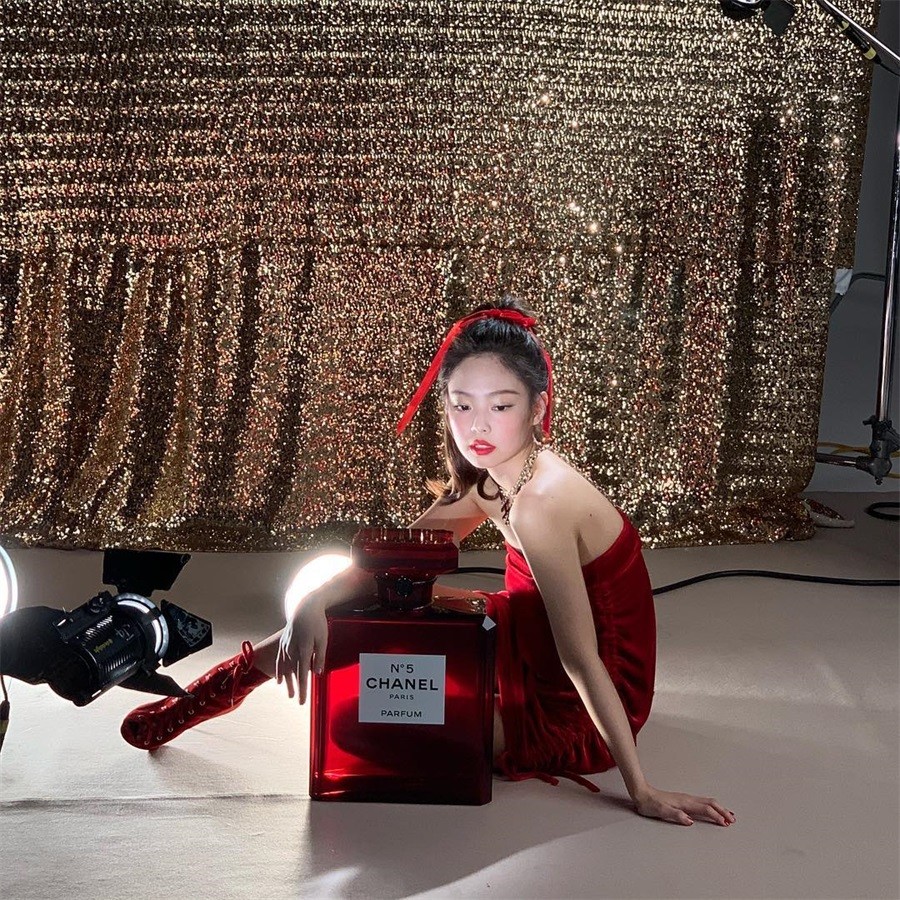 金钟仁前任!人间香奈儿Jennie代言彩妆,红唇