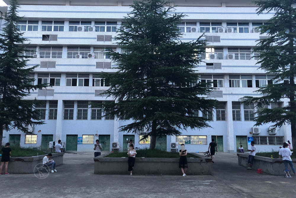 谷雨影像丨考研党的自白:早6晚11犯困挨冻 常