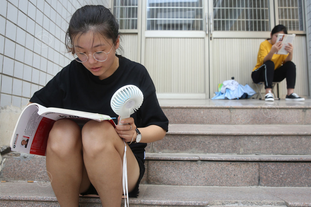 谷雨影像丨考研党的自白:早6晚11犯困挨冻 常