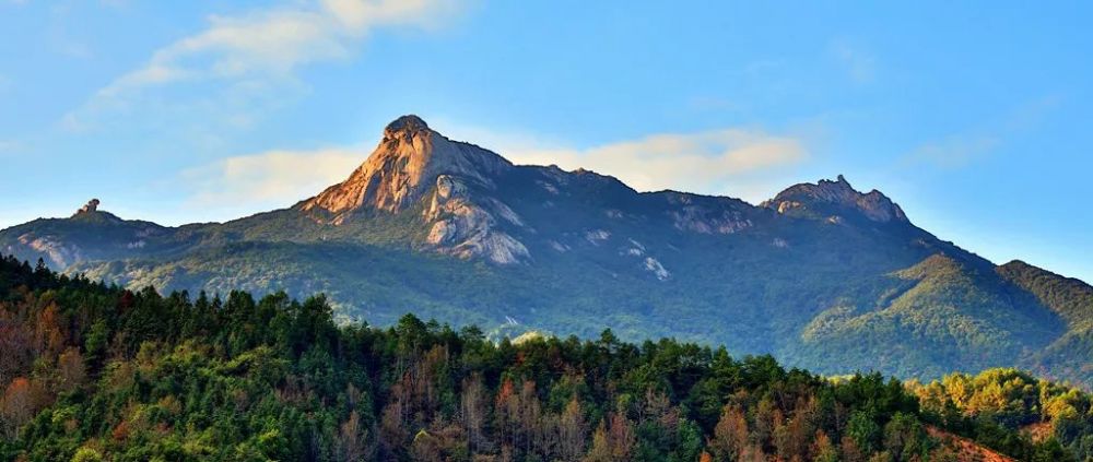 新丰的靠山——云髻山 云髻山地处韶关新丰县,是广东省级自然保护区