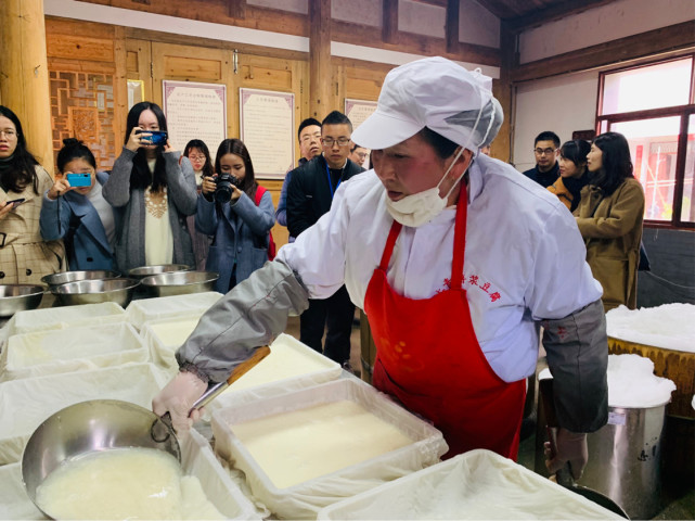 每逢正月,泰宁上青乡崇济村总汇集来自五湖四海的游客在此欢聚.