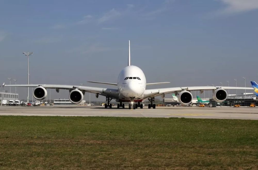 一个时代的结束:空客最后一架a380首飞_腾讯新闻