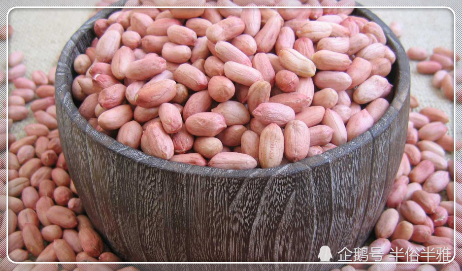 晨起空腹吃一些花生,促进肠胃排泄,减轻胃负担