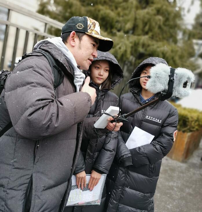 斗鱼曾经最受欢迎的户外主播,是做艺考采访节