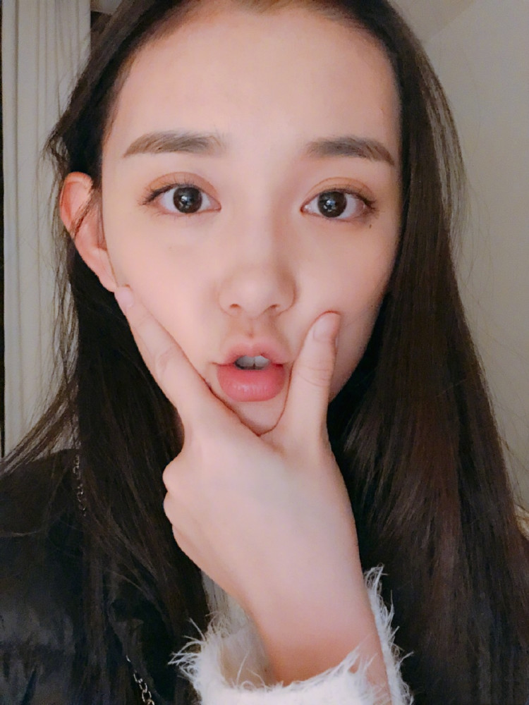 00后小花蒋依依现身中戏初试,素颜生图曝光,网友:心动
