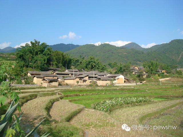 该行政村隶属景东彝族自治县文井镇,地处文