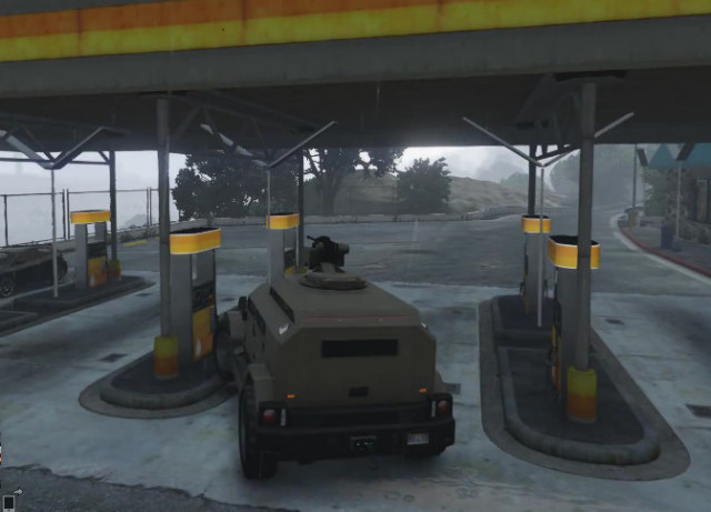 在《gta5》中用防爆车冲向"加油站"会出现什么情况?