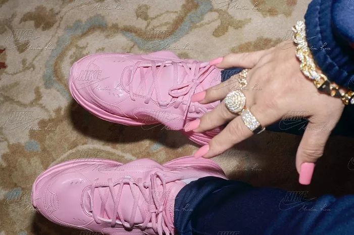 穿着84码的鞋是什么感受?