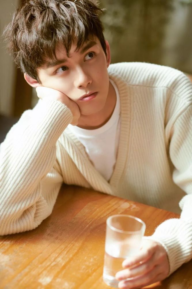 水果姐和精灵王子订婚,卡戴珊女儿5岁也有男友