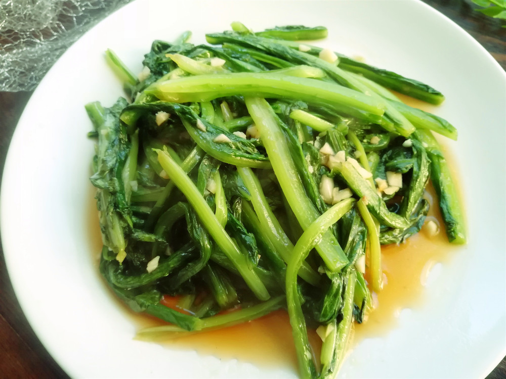 周末晚餐，做了这些菜，没有肉，比较清淡，有喜欢这样搭配的吗?