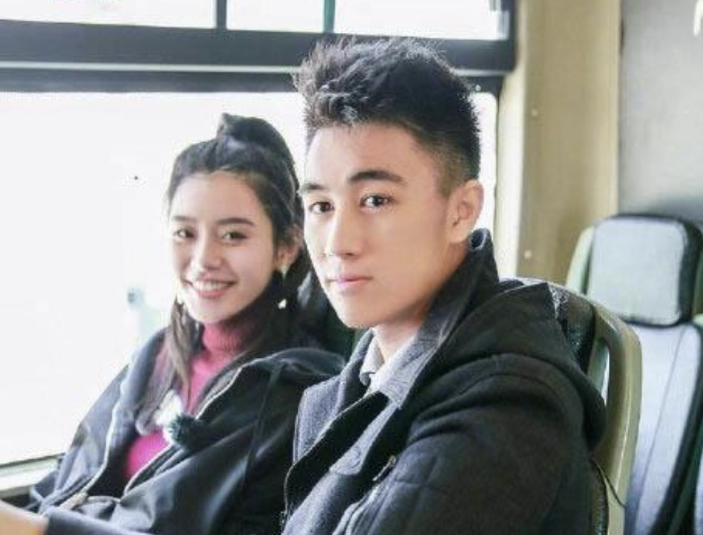 奚梦瑶何猷君上演甜蜜吻别，和郭碧婷向佐抢着秀恩爱，你们站哪对