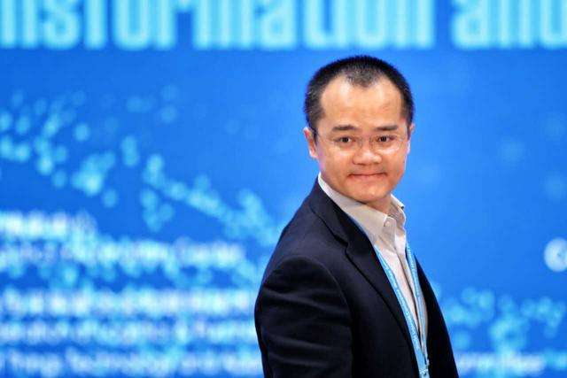 美团阿里开撕马云招安王兴失败_美团网ceo王兴:大连接下的新商业_美团王兴身价