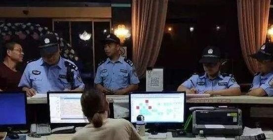 警察酒店查房时 如何辨别男女关系 只问一个问题 就都知道了 看点快报