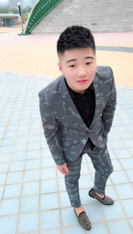 快手再现假粉,白小白直播间"上协议"被当众抓包?网友