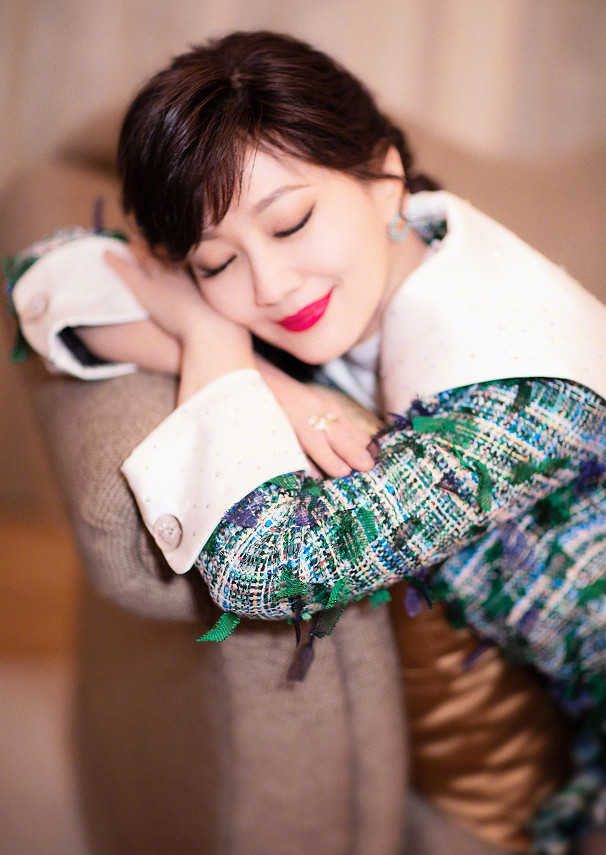 赵雅芝的口红是什么神仙色,显白又大气是魔鬼