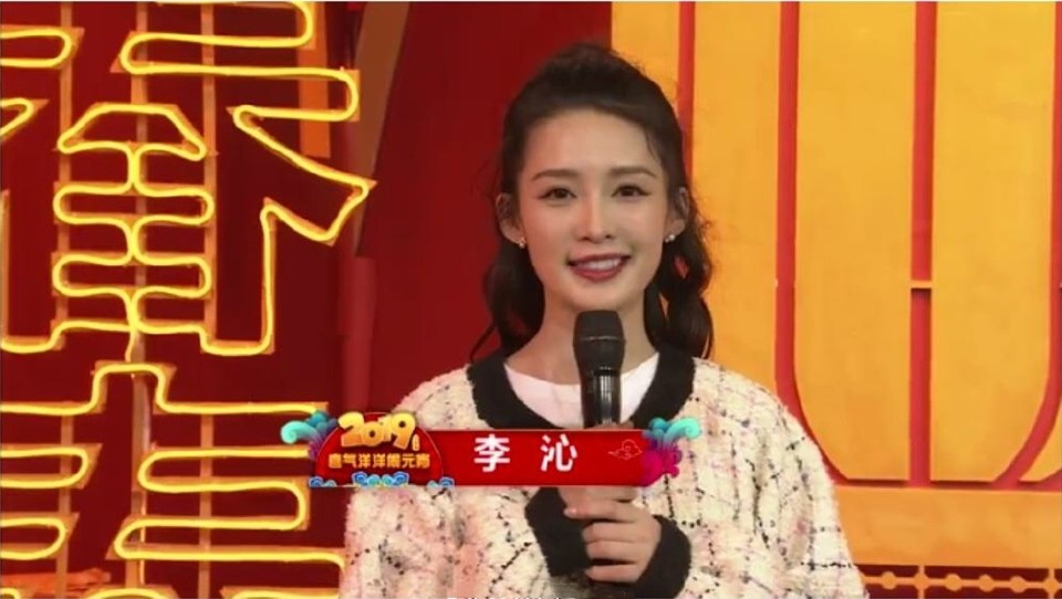 景甜李沁秦岚娜扎接受央视采访,只有她在镜头