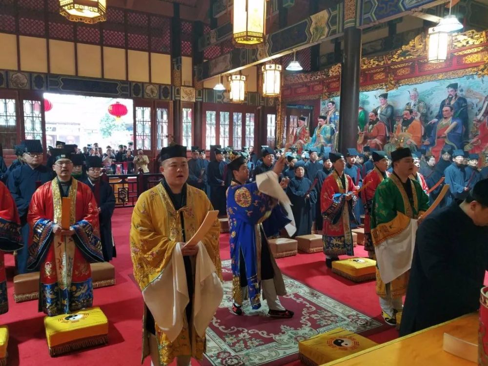 正月十五天师府举办隆重法会,祝赞天官赐福,恭贺祖天师圣诞