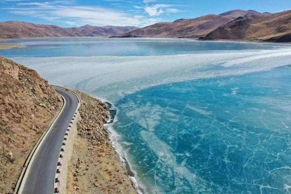 西藏的这些冰冻湖泊惊艳它十倍!