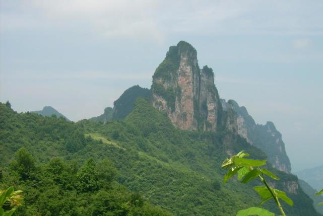 河北有3座山叫五指山,最高有1283米,却不如海南五指山知名